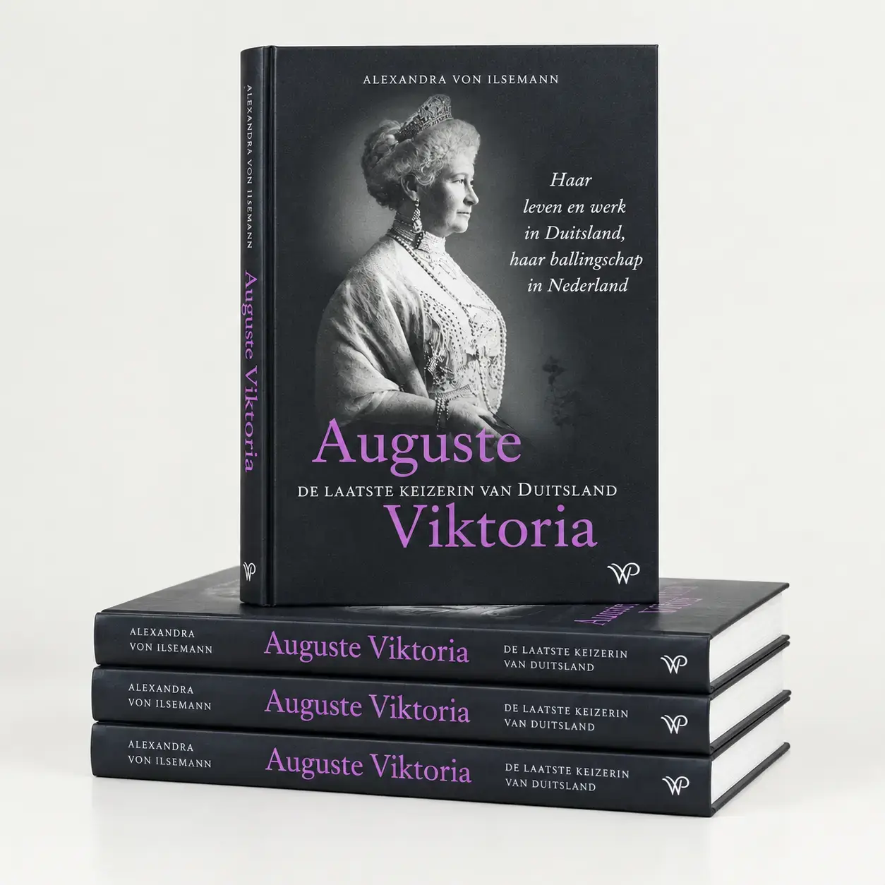 Elegante boekenstapel Auguste Viktoria